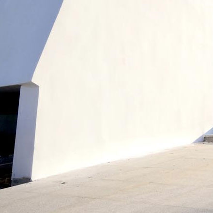 如何使用VI设计来传达社交媒体平台的创新和互联性？